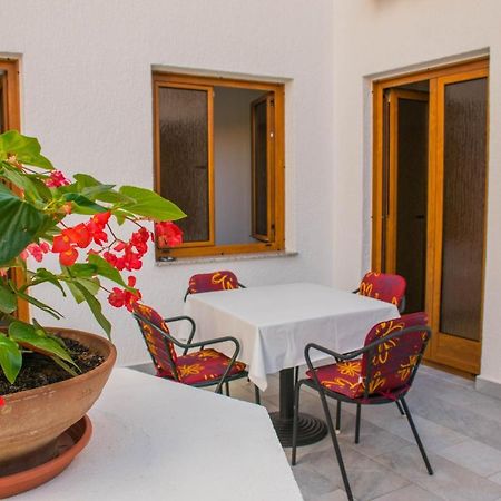 Apartments White & Green In Malinska Luaran gambar