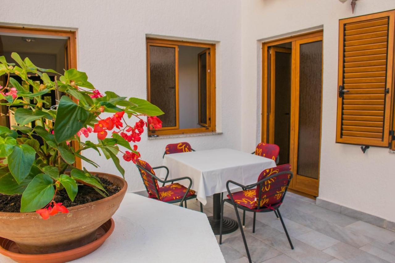 Apartments White & Green In Malinska Luaran gambar