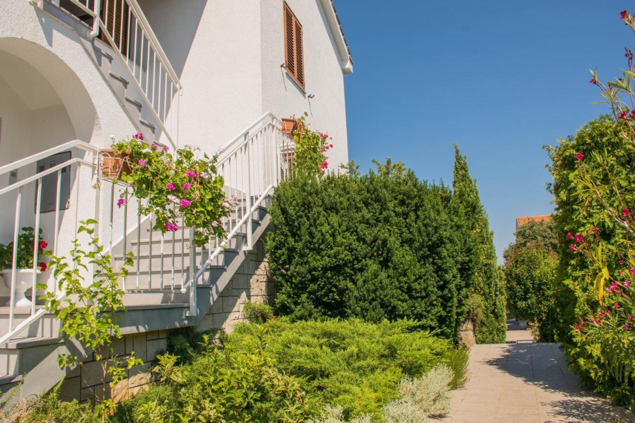 Apartments White & Green In Malinska Luaran gambar