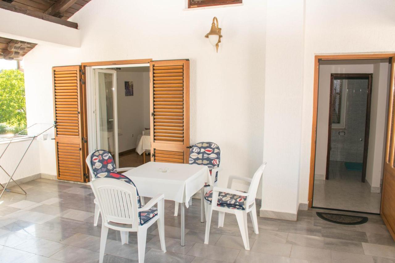 Apartments White & Green In Malinska Luaran gambar