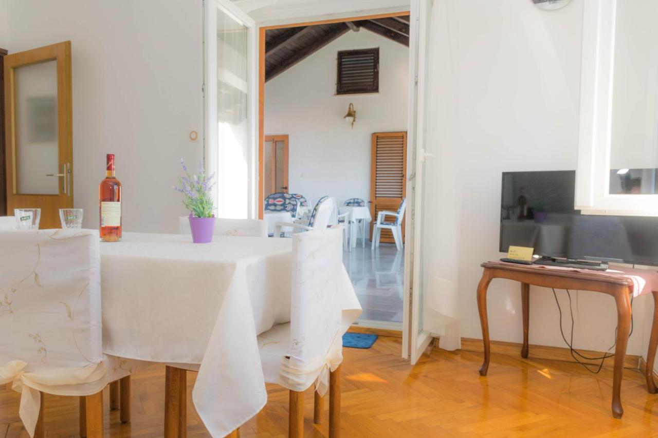 Apartments White & Green In Malinska Luaran gambar